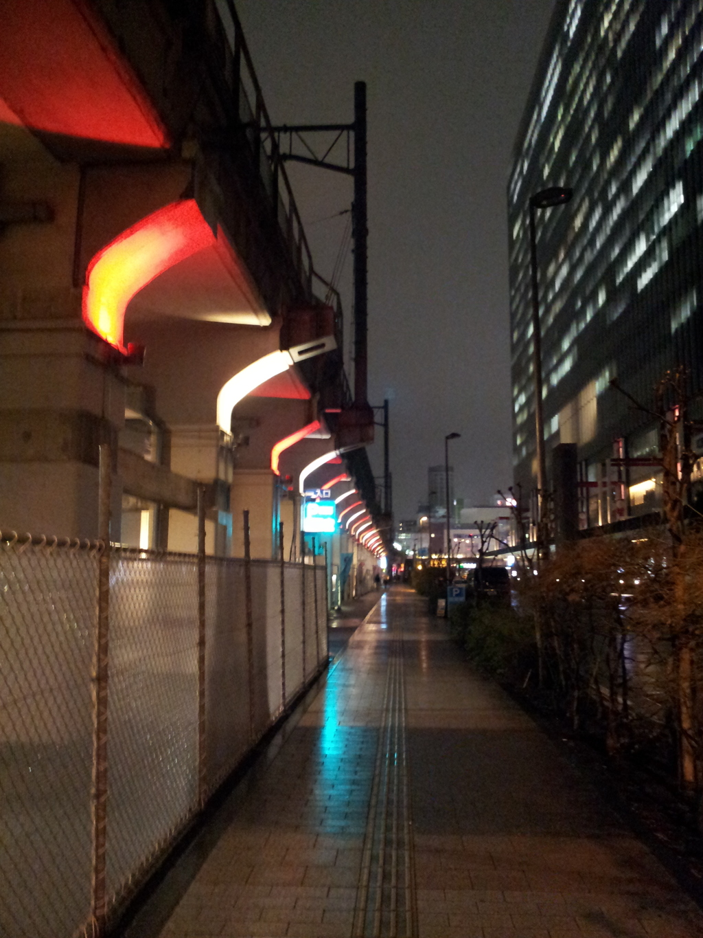 2016/02/22_夜、雨上がりの秋葉原ガード下