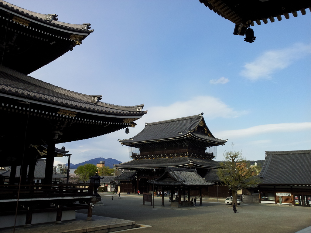 2019/04/12_東本願寺 阿弥陀堂から御影堂門を望む