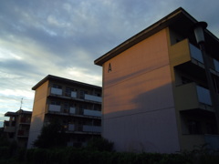 2017/07/01_夕暮れの誰もいない団地