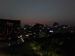 2017/06/17_南山公園から夕暮れのソウル市街を望む