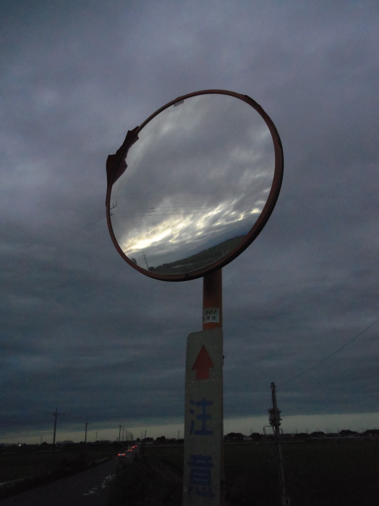 2017/09/02_鏡の中の曇天