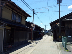 2017/05/18_古そうな店が並ぶ通り