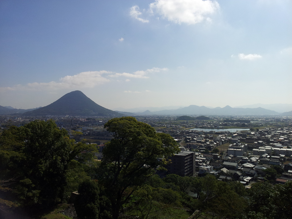 2017/10/26_丸亀城本丸から飯野山を望む