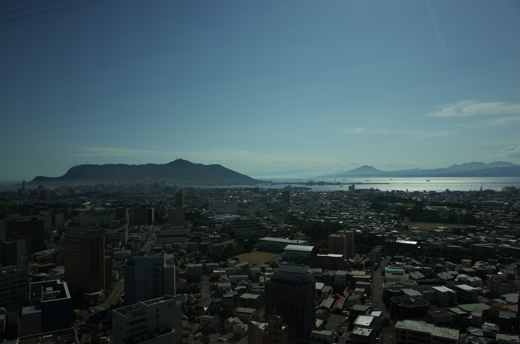 2016/08/12_五稜郭タワーから函館山と松前方面を望む
