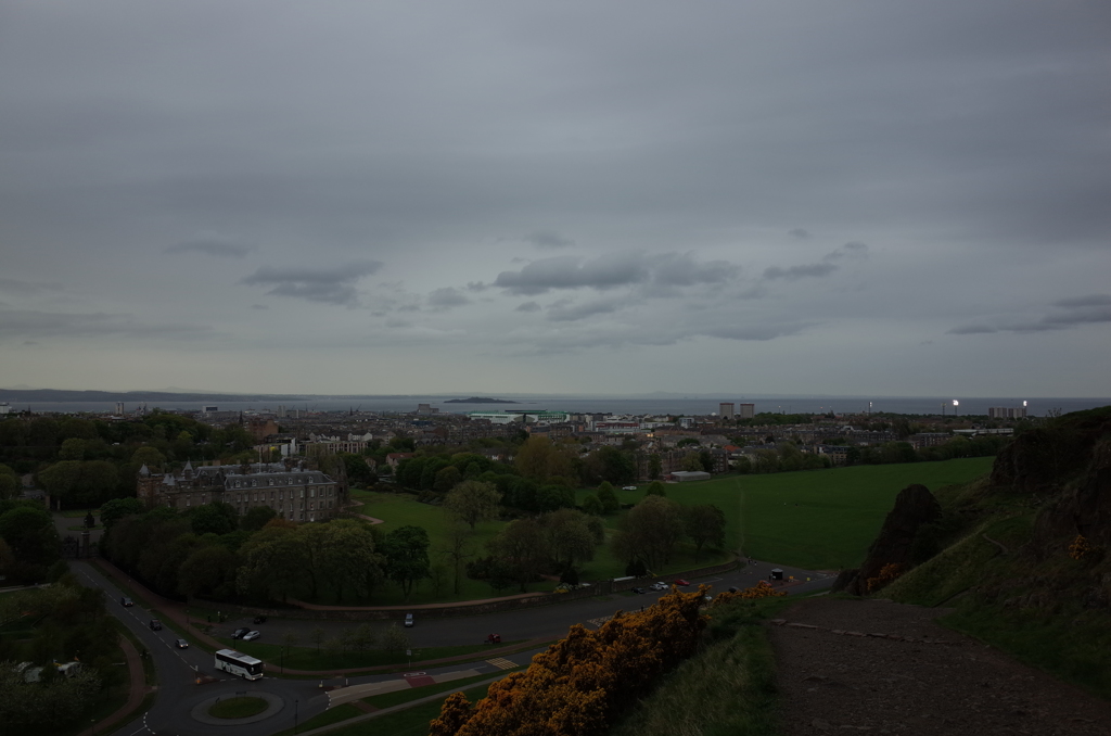 2016/05/20_ラディカル・ロードからエディンバラ市街とフォース湾を望む