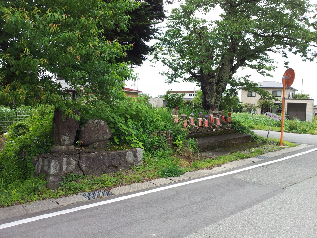 2018/06/16_花の森・天神山ガーデン入口の石像群