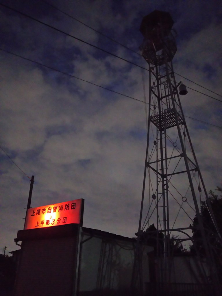 2016/10/23_夕暮れの消防小屋と火の見櫓