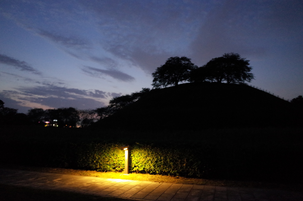2014/10/19_夕暮れの丸墓山古墳