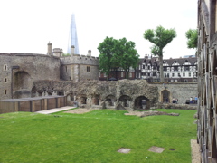 2016/05/19_ロンドン塔から現代建築物を望む