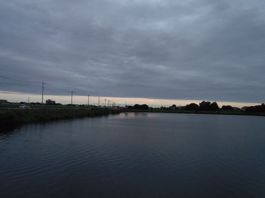 2017/09/02_溜め池の曇天