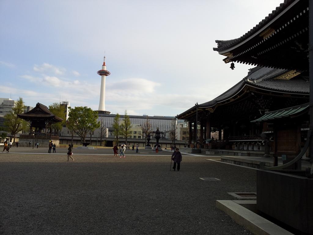2019/04/12_東本願寺から京都タワーを望む