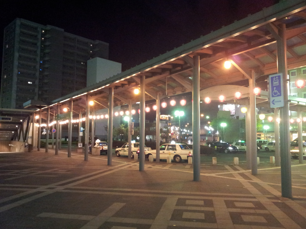 2016/11/12_夜の弘前駅前