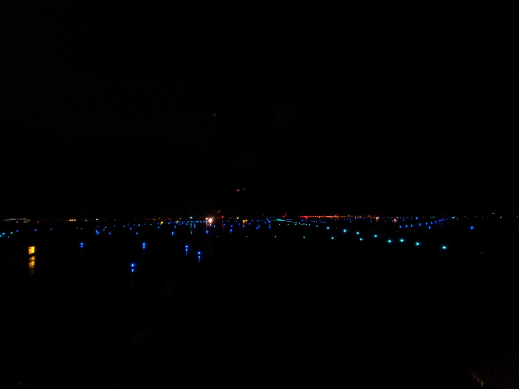 2017/10/25_機窓風景 夜の羽田空港
