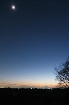 2014/12/27_夕暮れに月