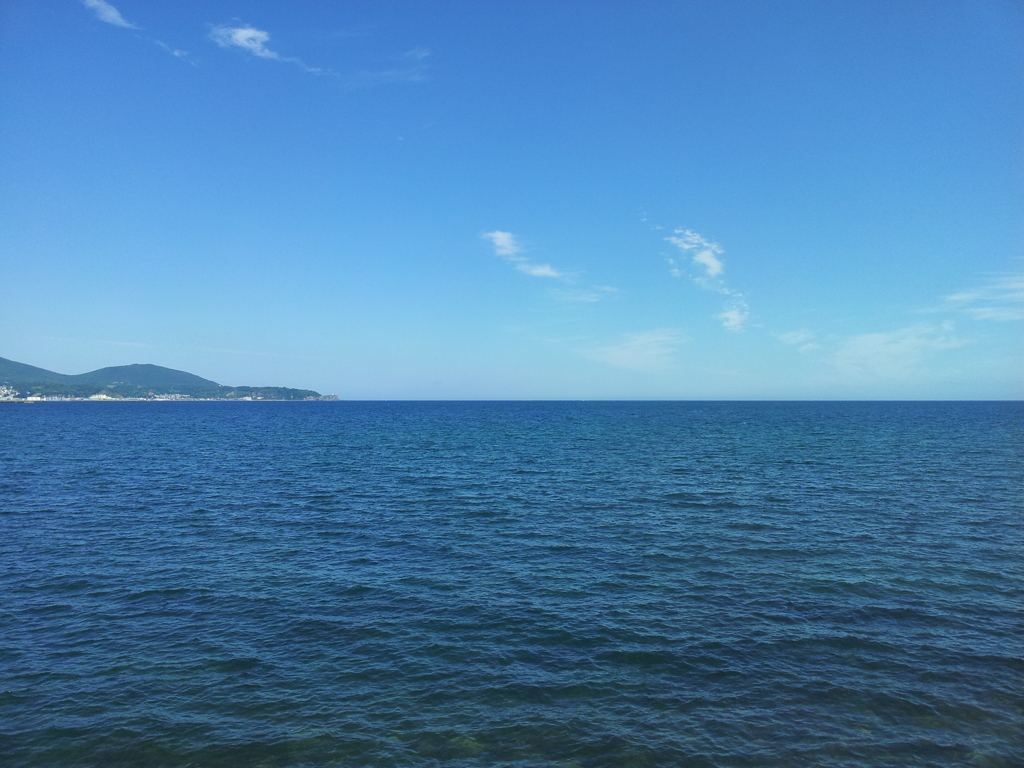 2016/08/14_函館本線 小樽〜札幌の車窓から石狩湾を望む
