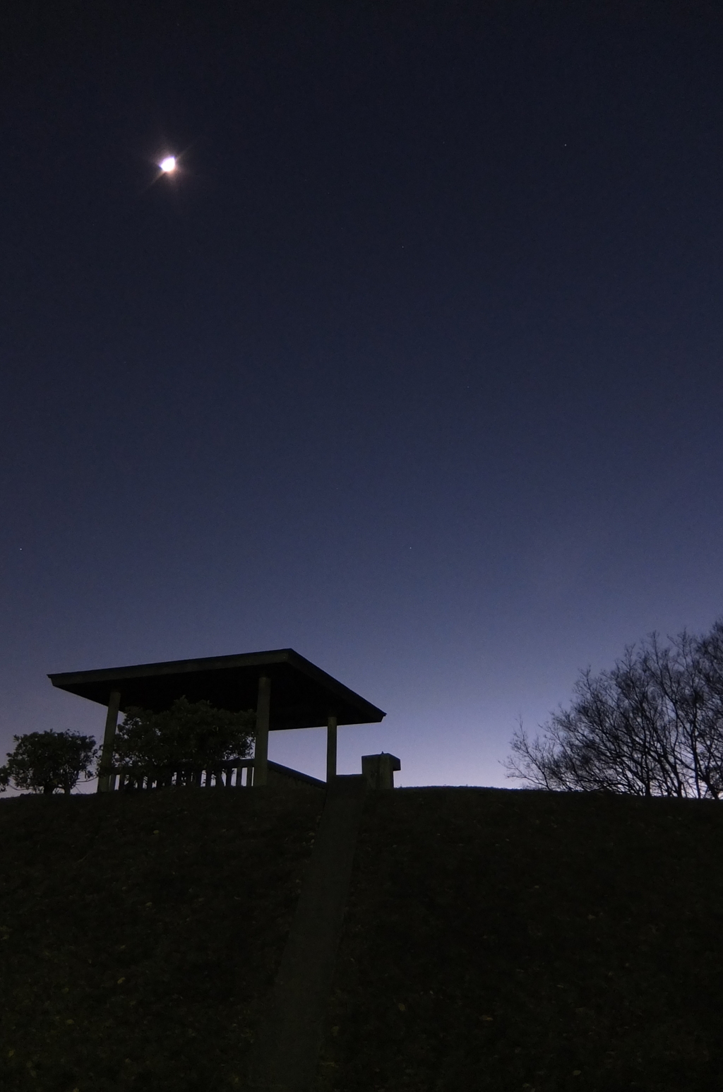 2014/12/27_夕暮れの東屋と月