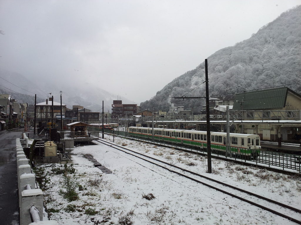 2016/12/10_宇奈月駅と宇奈月温泉駅