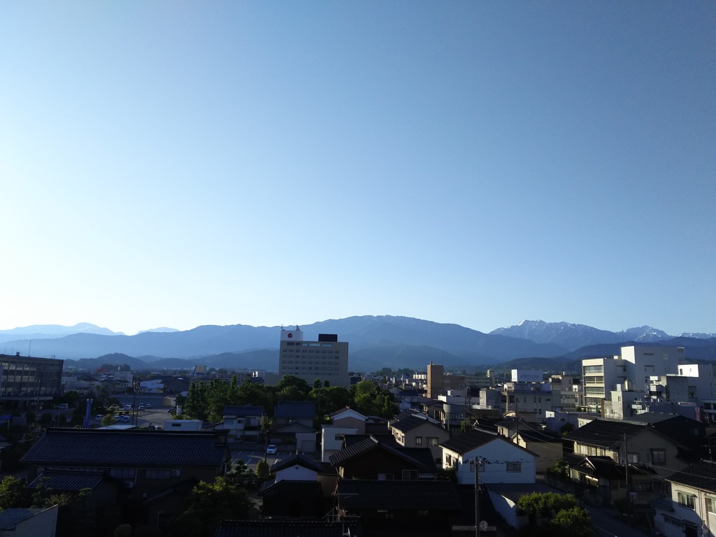 2017/06/15_宿から朝の立山連峰を望む