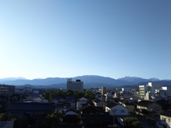 2017/06/15_宿から朝の立山連峰を望む