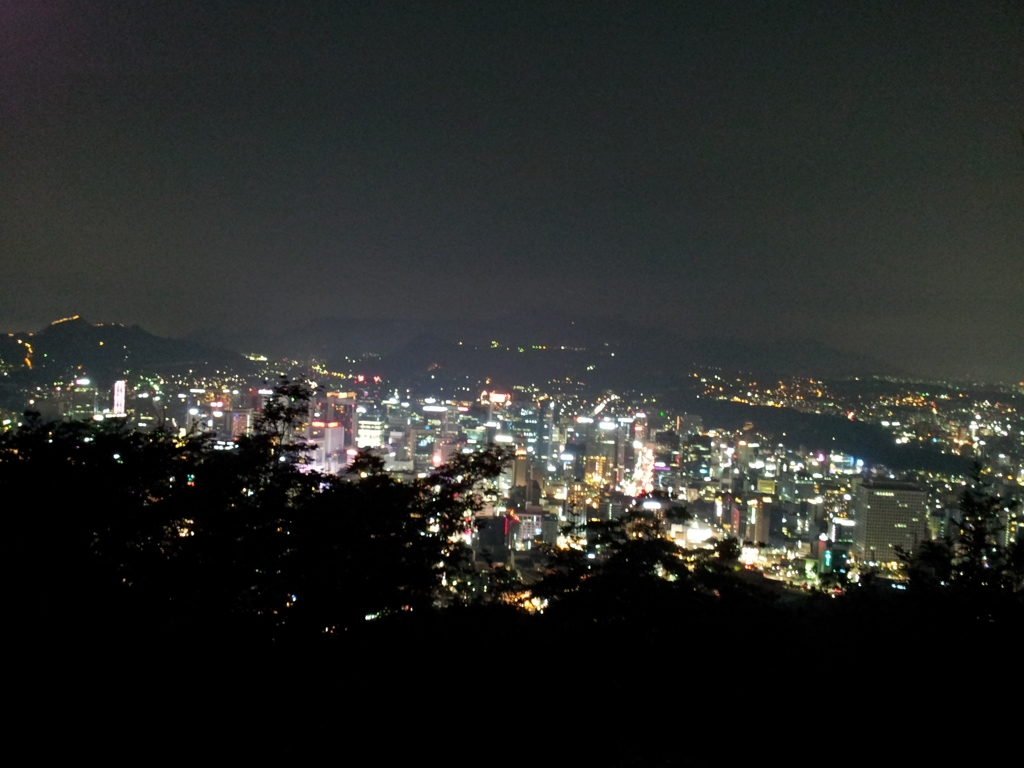 2017/06/17_Nソウルタワーの下からソウル市街の夜景を望む