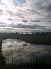 2017/05/14_溜め池に雲