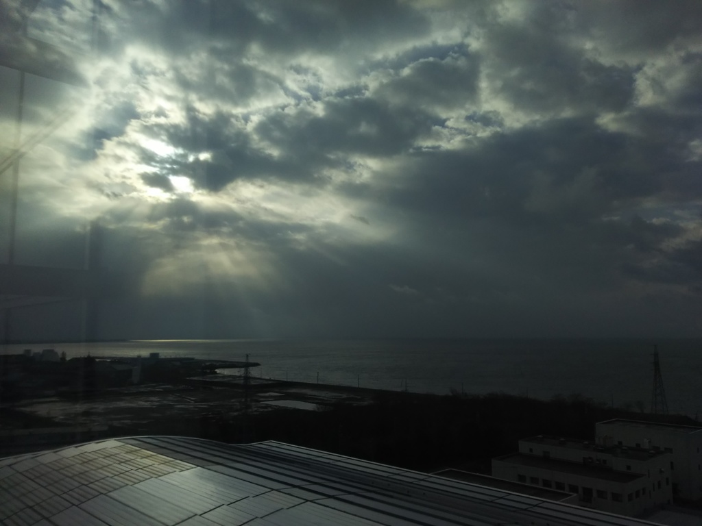 2016/12/10_ありそドーム 展望塔から富山湾の天使の梯子を望む