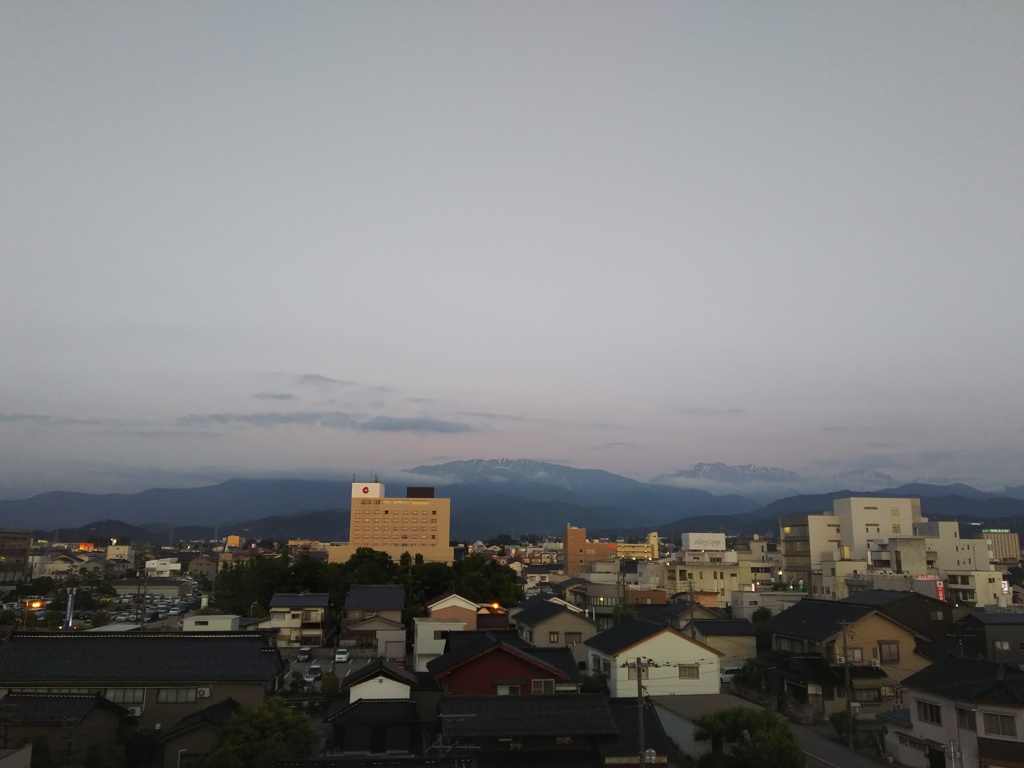 2017/06/14_宿から夕暮れの立山連峰を望む