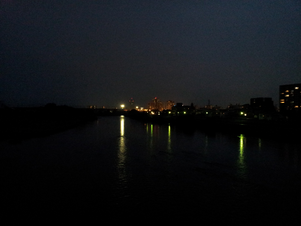 2016/07/16_明治橋から夜の北上川を望む
