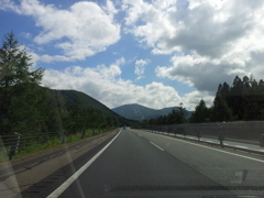 2015/08/09_道の向こうに山