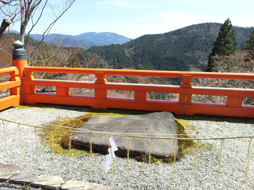 2019/04/13_鞍馬寺 本殿金堂前の石