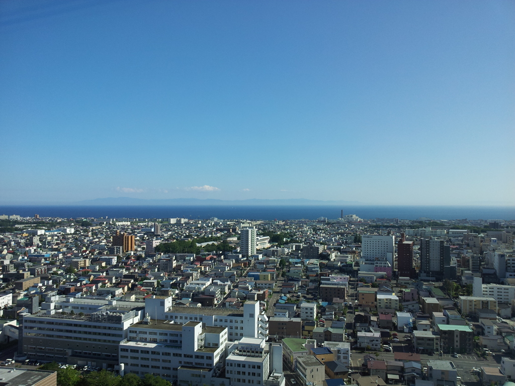 2016/08/12_五稜郭タワーから本州を望む