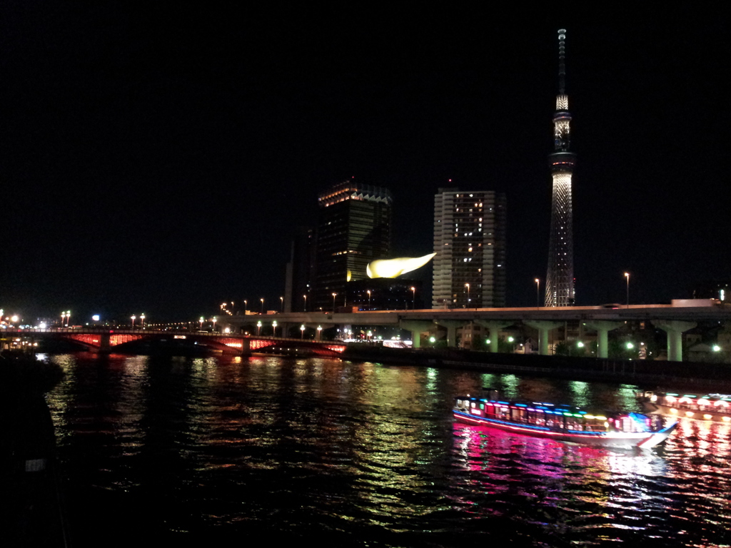 2015/10/08_夜の隅田川とスカイツリー、スーパードライホールに屋形船