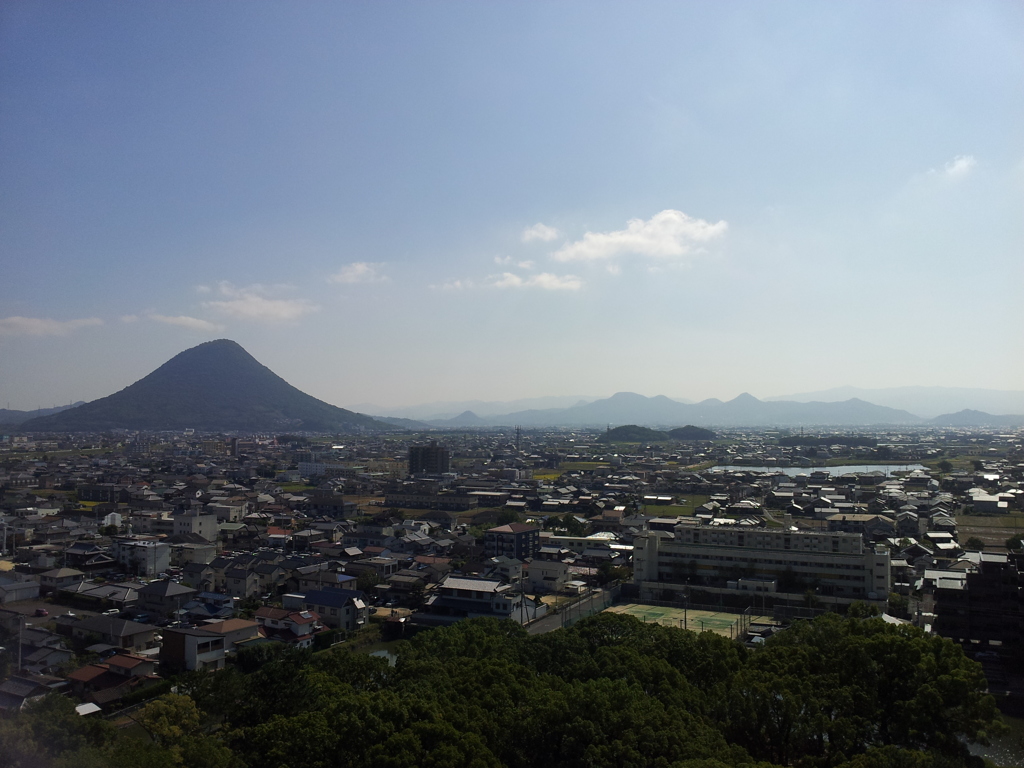2017/10/26_丸亀城三の丸月見櫓跡から飯野山を望む