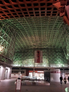 2016/05/11_夜の金沢駅 もてなしドームと鼓門