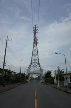 2015/06/20_道を跨ぐ鉄塔
