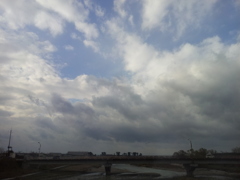 2016/12/10_富山地鉄から海方向の空を望む