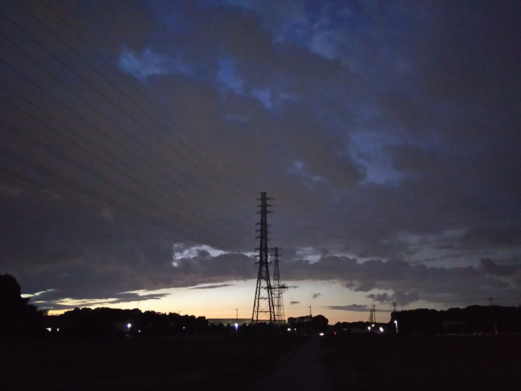 2016/10/23_曇天の夕暮れ