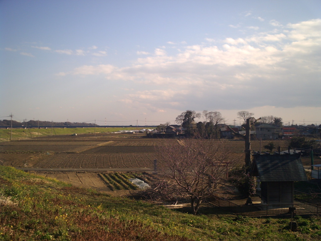 2014/03/15_堤防と神社