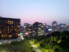 2017/06/17_南山公園から夕暮れのソウル市街を望む