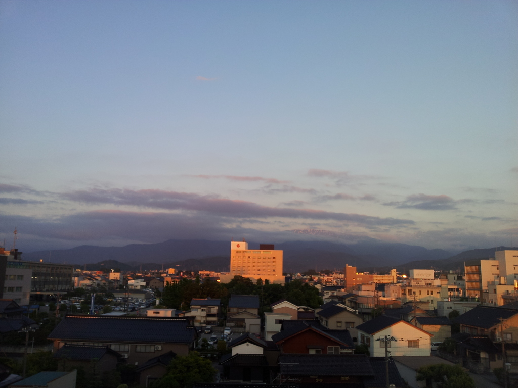 2017/06/14_宿から夕暮れの立山連峰を望む