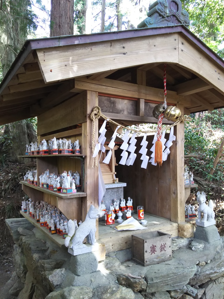 2018/04/01_外秩父山中の稲荷神社