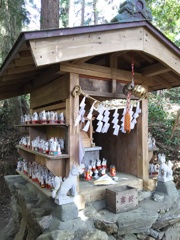 2018/04/01_外秩父山中の稲荷神社