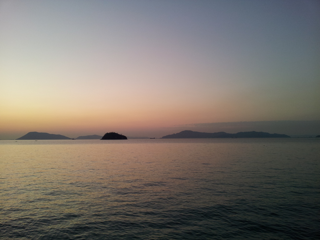 2017/10/26_道の駅恋人の聖地うたづ臨海公園から瀬戸内海の夕暮れを望む