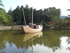 2016/10/18_鏡池と蔡國強氏の船