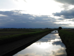 2017/05/14_ 野通川に雲（没カット）