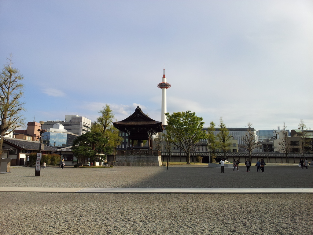 2019/04/12_東本願寺から京都タワーを望む