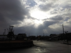 2016/12/10_新魚津駅前の天使の梯子