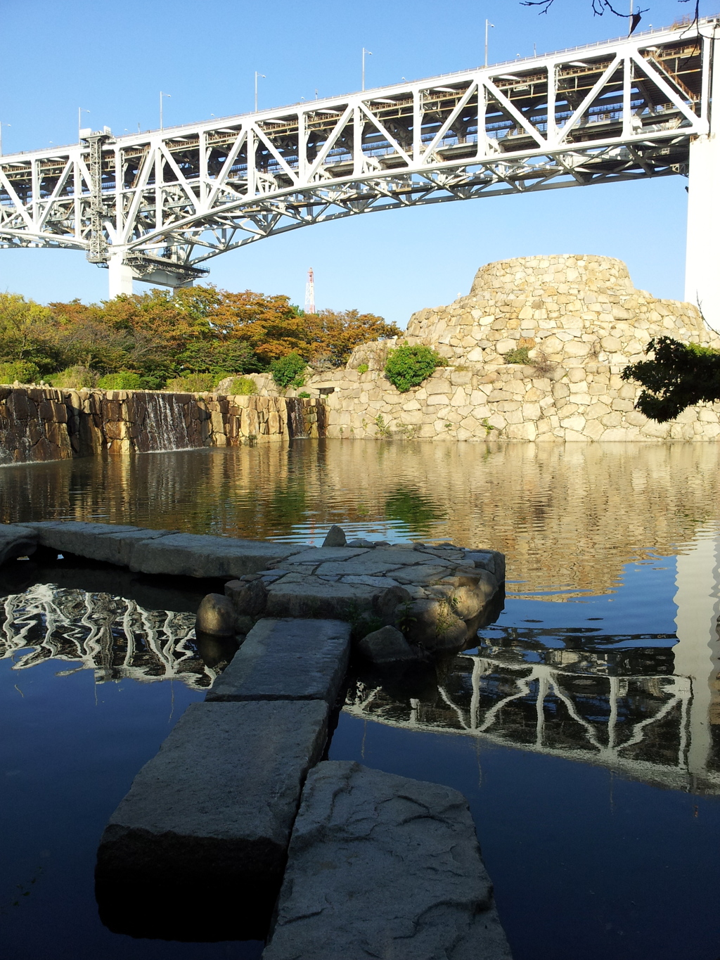 2017/10/26_瀬戸大橋記念公園 浜栗林 くぐり滝への道と甲之池と鬼屏風
