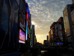 2017/10/27_戎橋から道頓堀川の夕暮れを望む