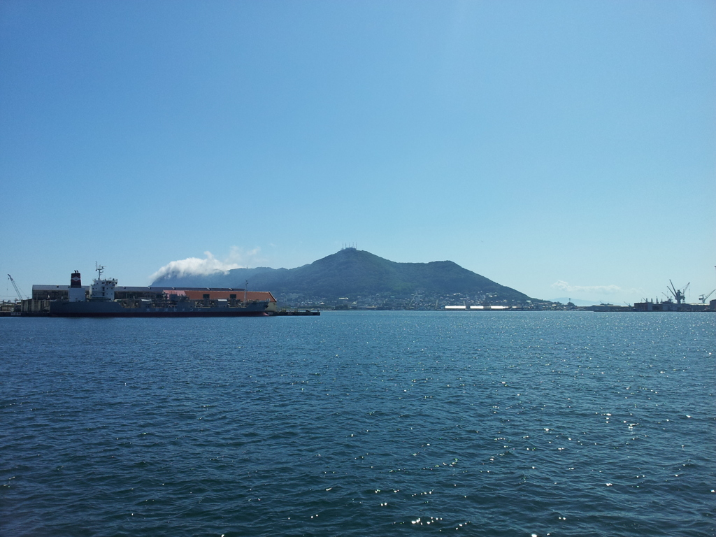 2016/08/12_函館港 万代埠頭から函館山を望む